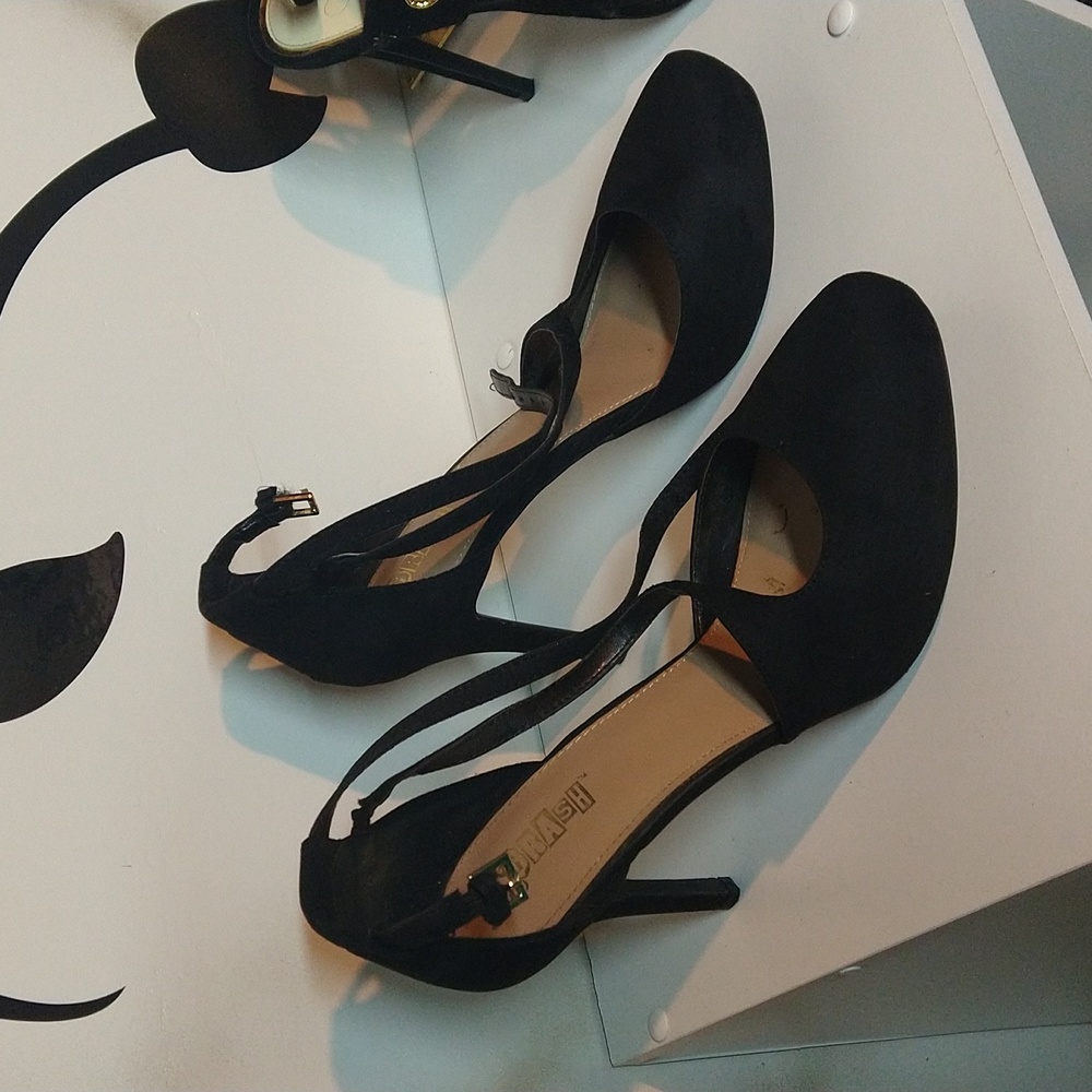 Black heels size 10